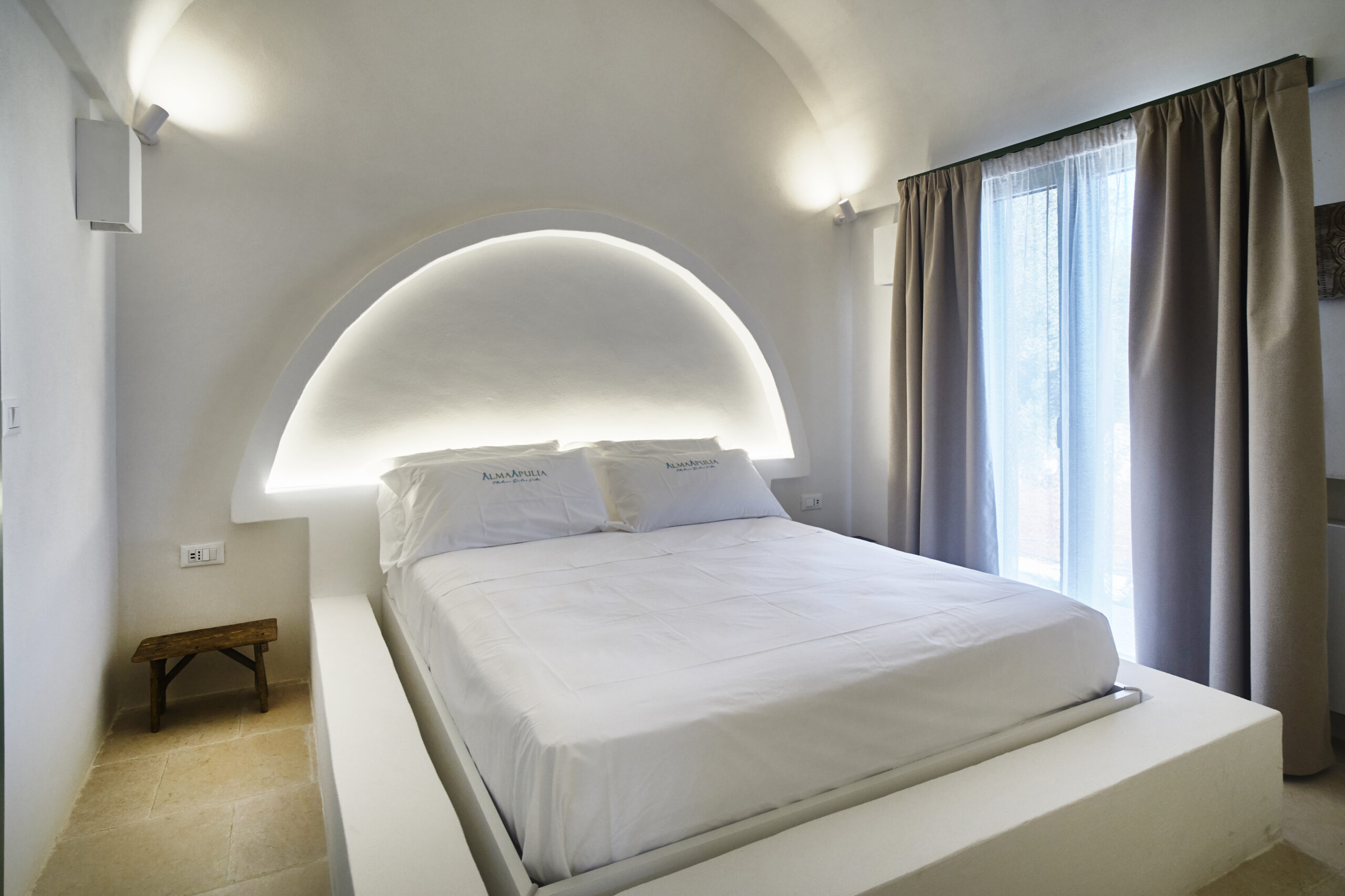 Camera matrimoniale bianca