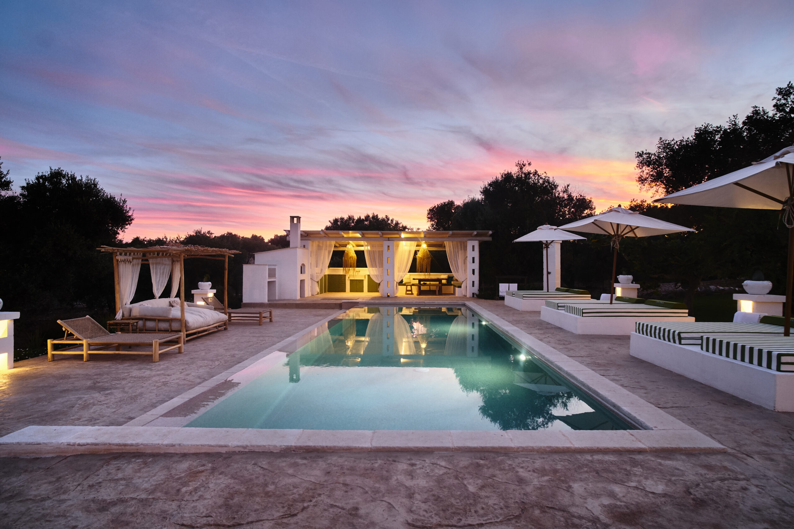 Piscina vista serale